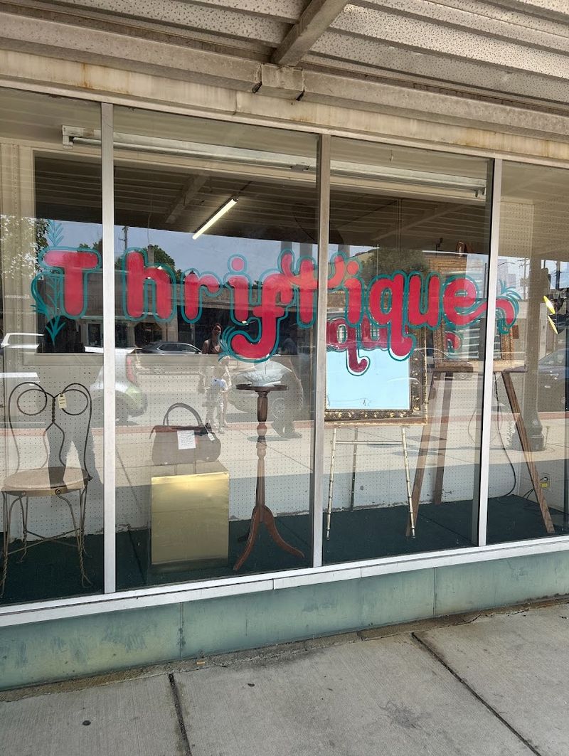 The Owner Who Turns a Shopping Trip into a Conversation