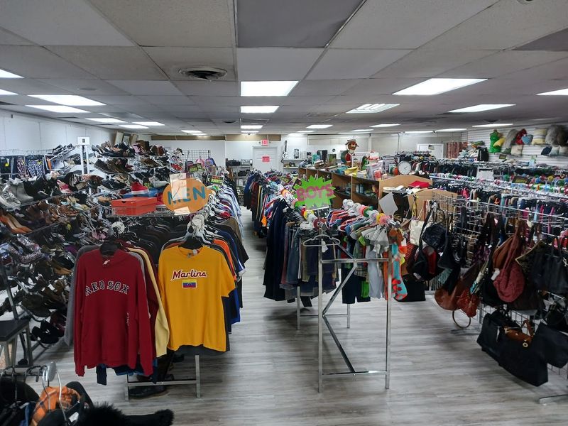 The Weekly Color Tag Discount System That Keeps Shoppers Coming Back