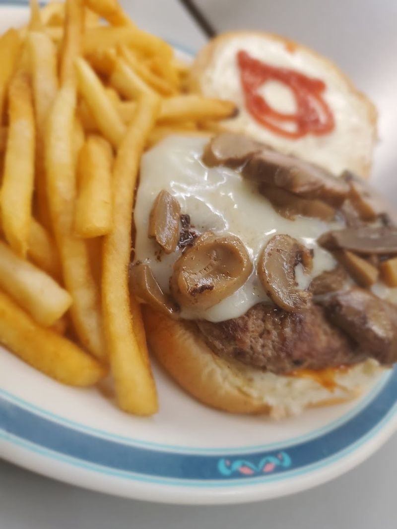 Why This Little Diner Keeps Drawing People Back