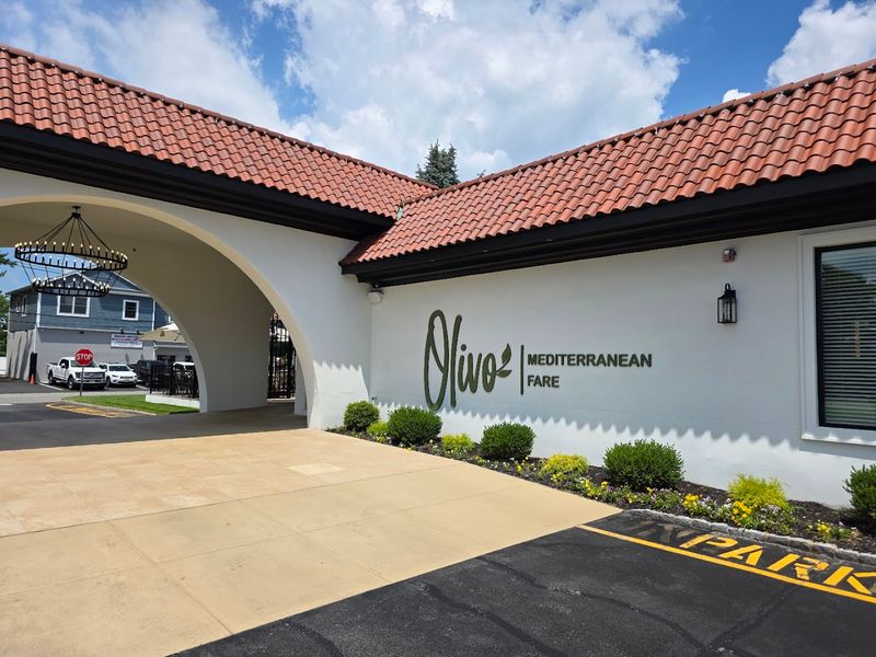 A Neighborhood Restaurant That Outgrew Its Neighborhood