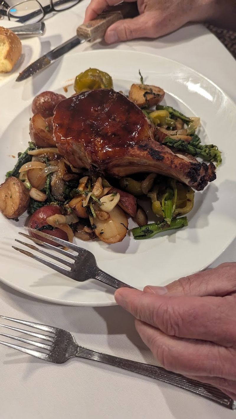 Why LouCas Keeps People Coming Back