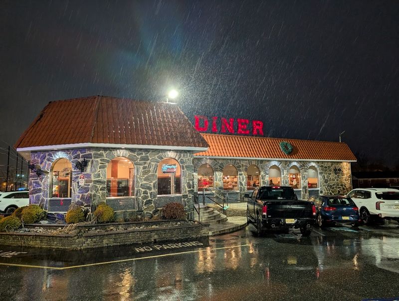 Planning Your Visit to Golden Dawn Diner