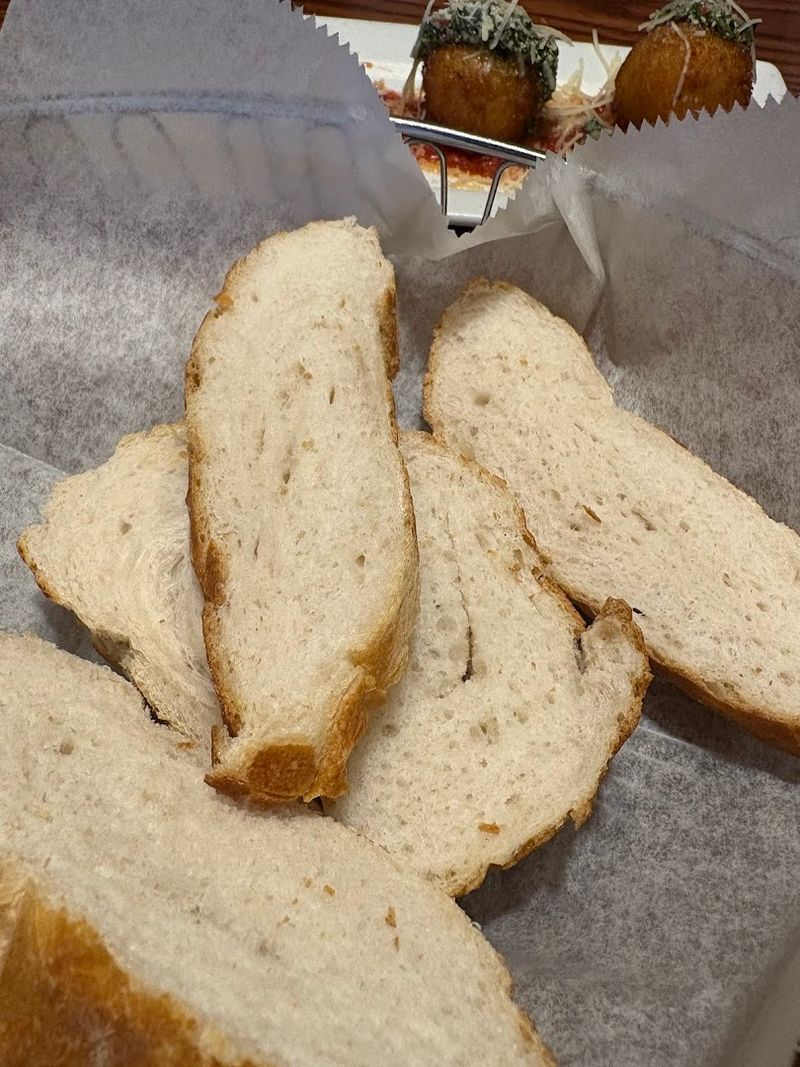 The Bread Basket That Sets the Tone