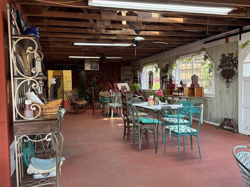 The Dining Space That Feels Like Stepping Back in Time