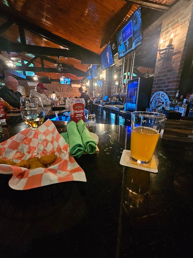 How the Weekend Crowd Changes the Room