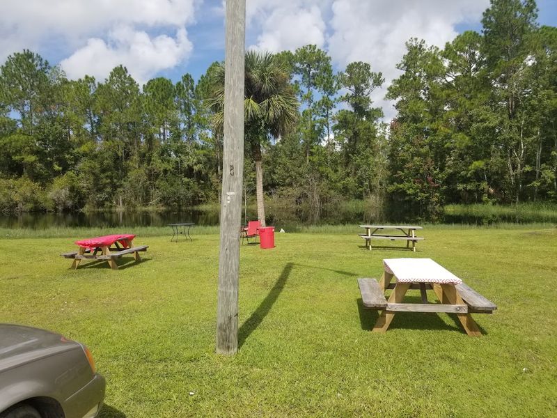 Outdoor Seating and the Atmosphere Outside