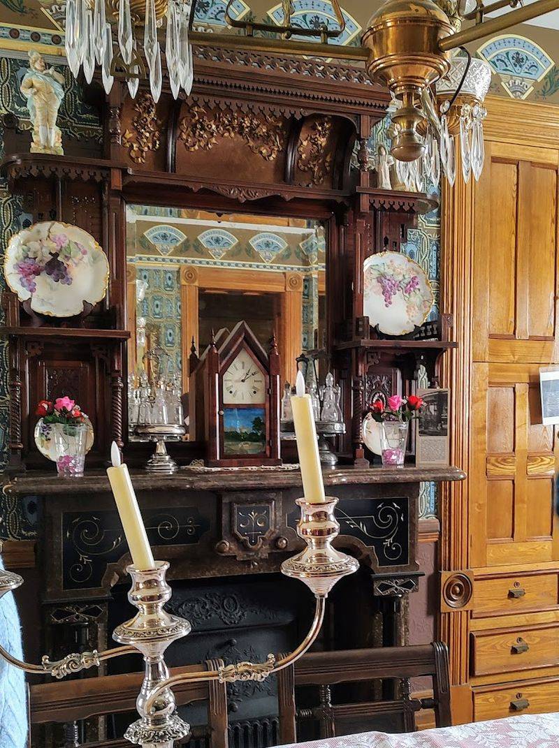 The Mourning Display That Stops Visitors in Their Tracks