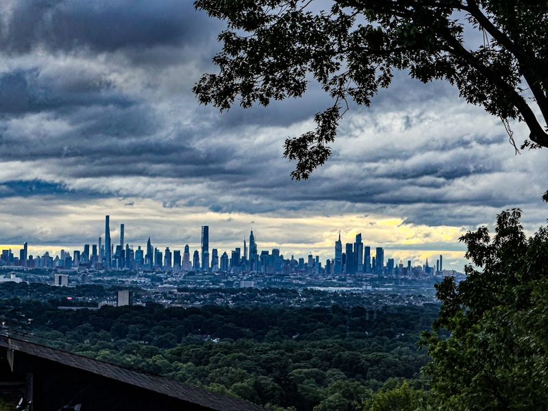 Close to the City, Far From the City Feel
