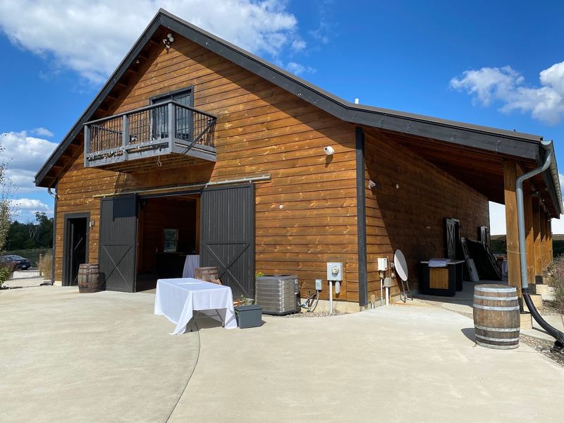 The Pasture Barn That Steals Every First Glance