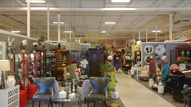 Over 300 Dealers Under One Roof