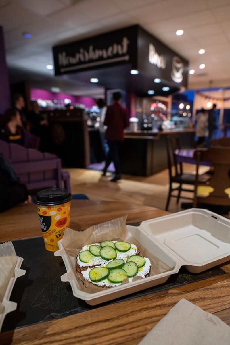 Browsing With a Drink in Hand: How the Two-Room System Works