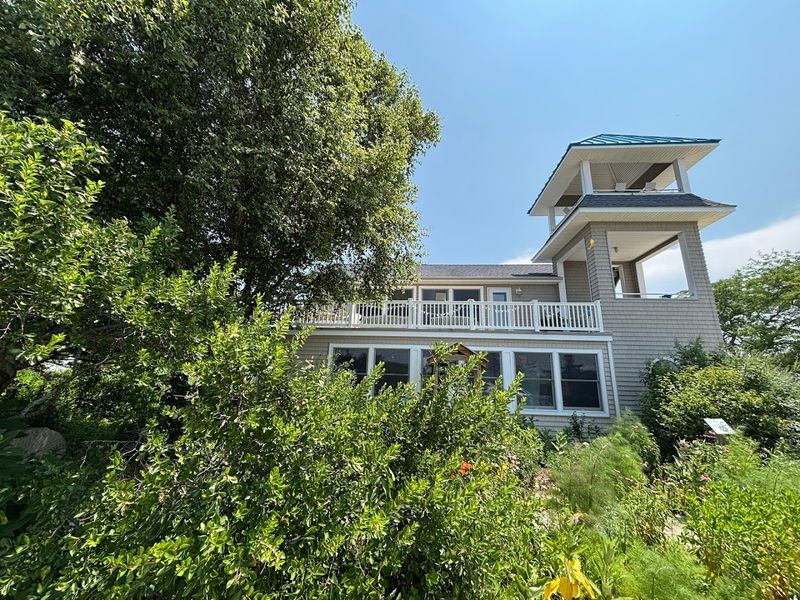 A Building That Works on Multiple Levels