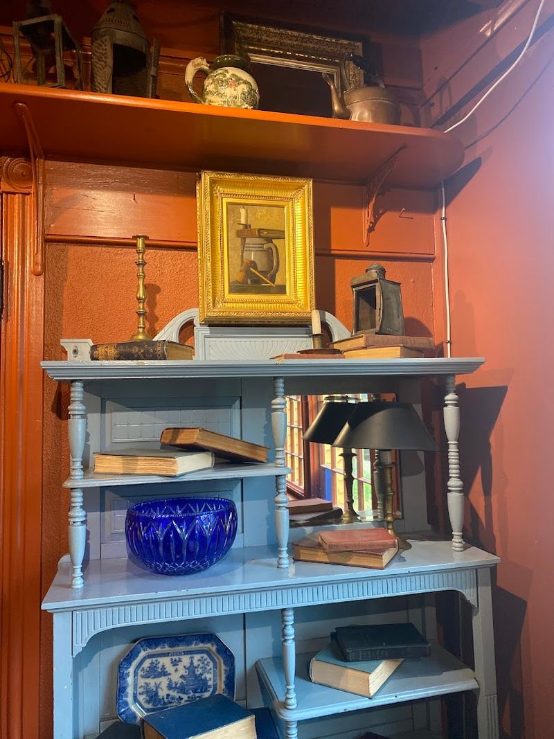 A Good Fit for Art Lovers and Curious First-Timers