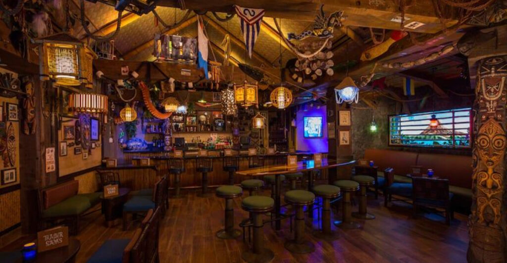 10 Florida Restaurants With Decor So Weird You Forget To Eat