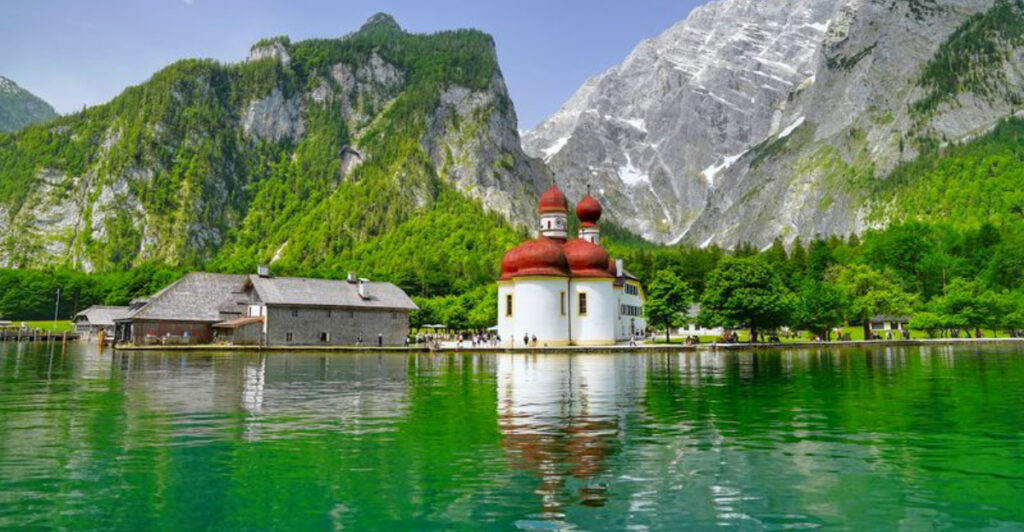 10 Stunning Lakes in Europe That Will Take Your Breath Away