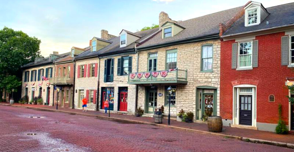 11 Charming Downtowns in Missouri That Are Made for Wandering