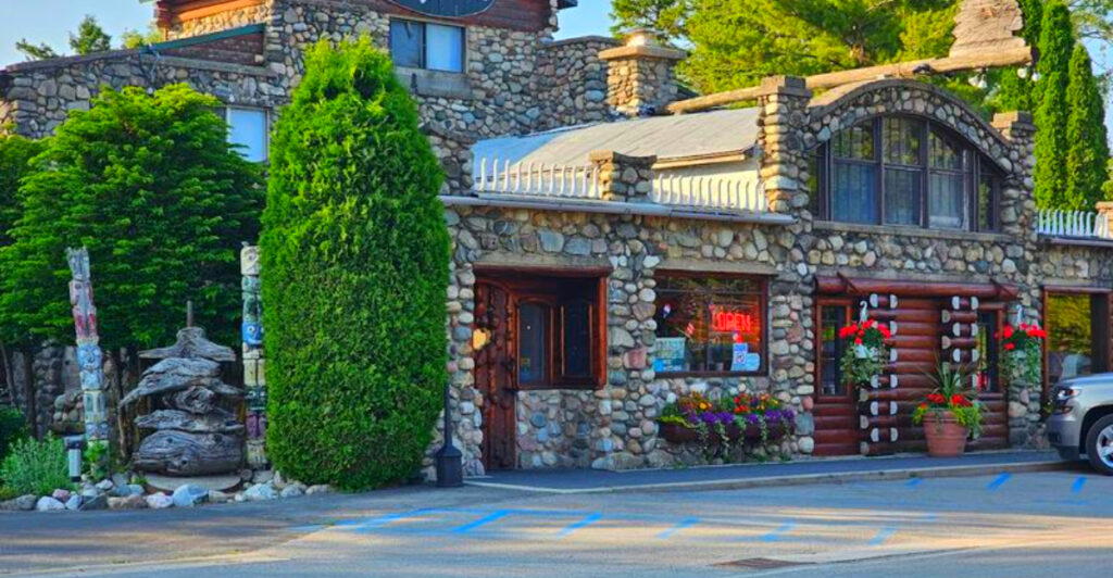 12 Hole-in-the-Wall Michigan Restaurants That Completely Surprise First-Time Visitors