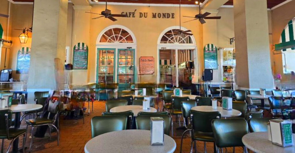 12 “Tourist Trap” US Restaurants That Totally Live Up to the Hype