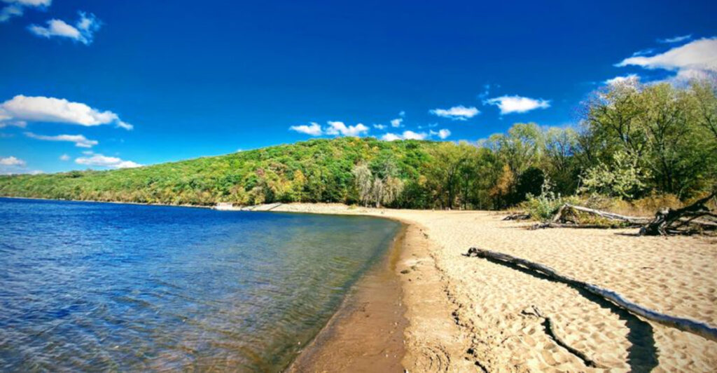 12 Wisconsin State Parks Where Sandy Beaches Meet Ocean-Like Views