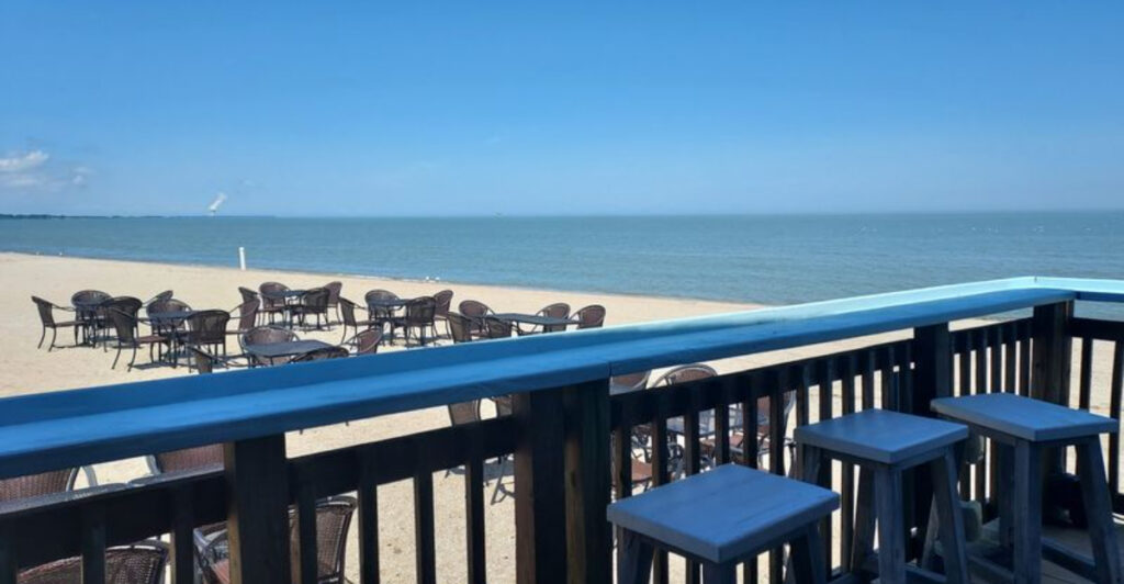 15 Ohio Waterfront Restaurants Serving Delicious Food With Stunning Views