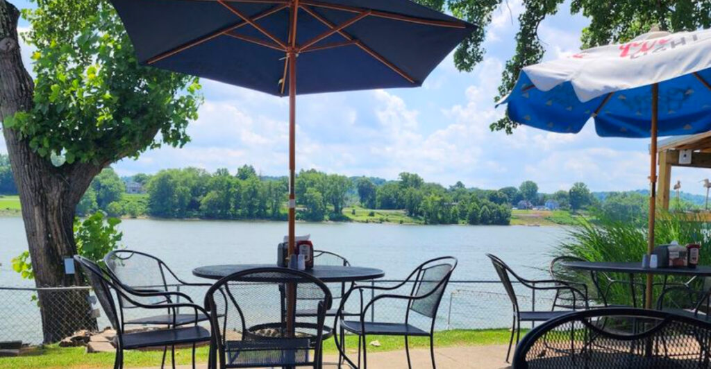 15 Outdoor Dining Spots in Ohio With Breathtaking Water and Valley Views