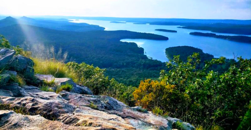 18 Budget-Friendly Arkansas Day Trips That Feel Like a Vacation