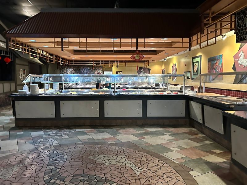 A Buffet Layout That Rewards Explorers