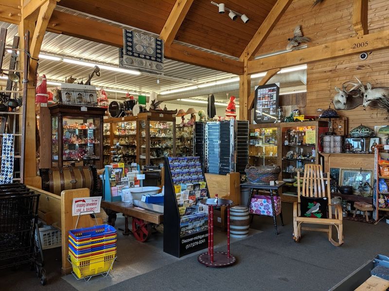 A Building That Means Business: The Scale and Layout of Hog Creek Antique Mall