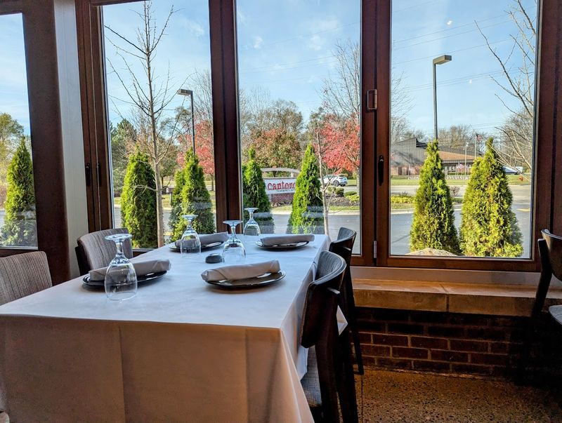 A Dining Room That Earns Its White Tablecloths A Dining Room That Earns Its White Tablecloths