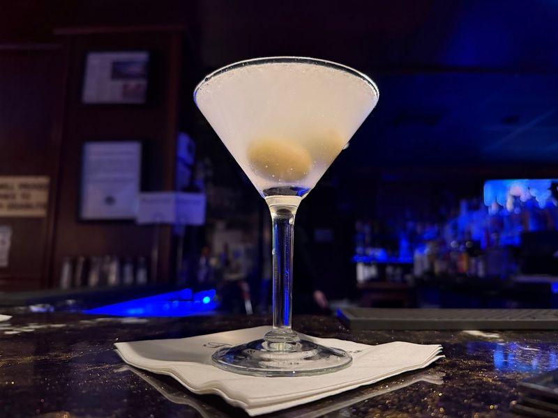 A Happy Hour That Locals Actually Talk About A Happy Hour That Locals Actually Talk About