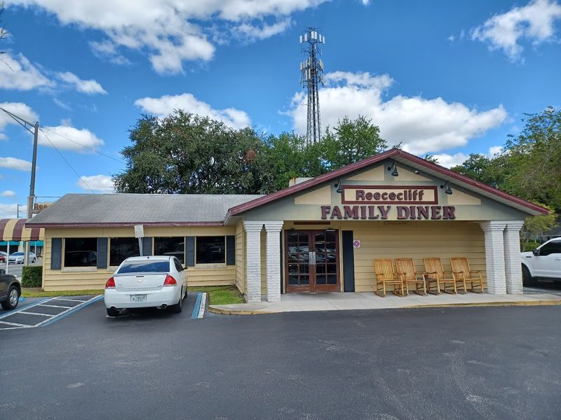 A Lakeland Institution on Florida Avenue A Lakeland Institution on Florida Avenue