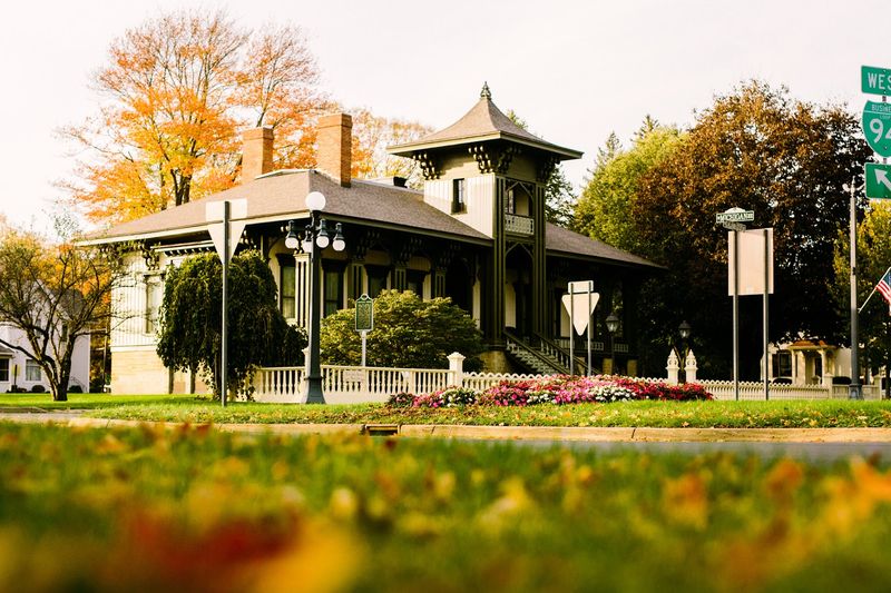 A Michigan Address With a Tropical Soul