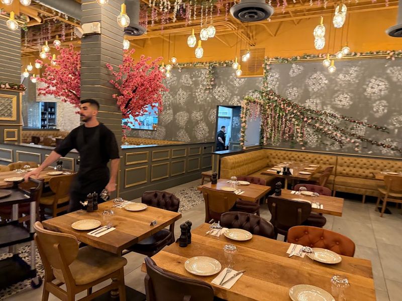 A Space Built for Groups, Dates, and Family Dinners