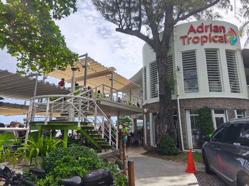 Adrian Tropical (Santo Domingo)