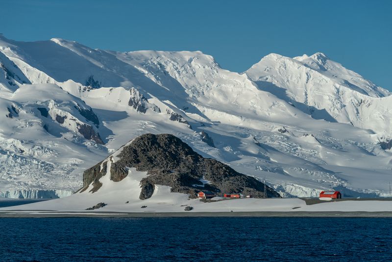Almost the Entire Continent Is Covered in Ice Almost the Entire Continent Is Covered in Ice