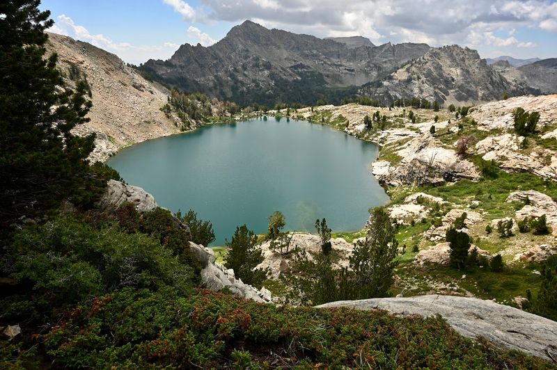 Alpine Lakes Hidden in the High Country Alpine Lakes Hidden in the High Country