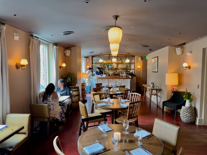 An Interior That Makes You Want to Stay All Evening An Interior That Makes You Want to Stay All Evening