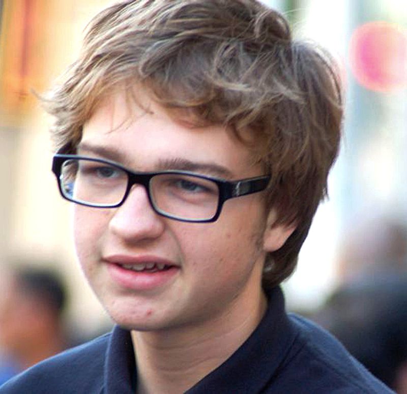 Angus T. Jones (Two and a Half Men) Angus T. Jones (Two and a Half Men)