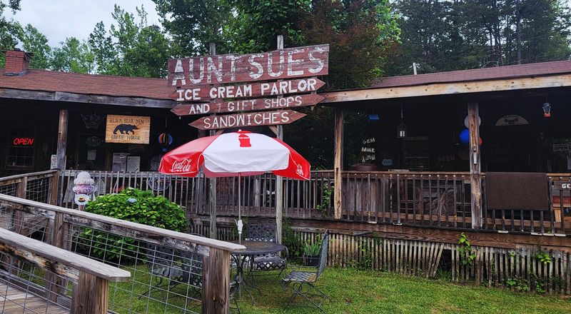 Aunt Sue's Country Corner