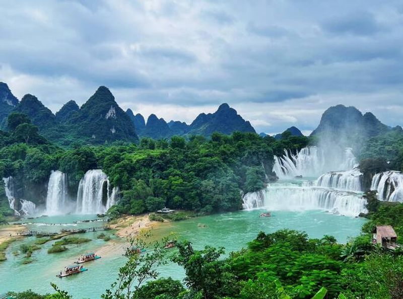 Ban Gioc–Detian Falls, Vietnam & China Ban Gioc–Detian Falls, Vietnam & China