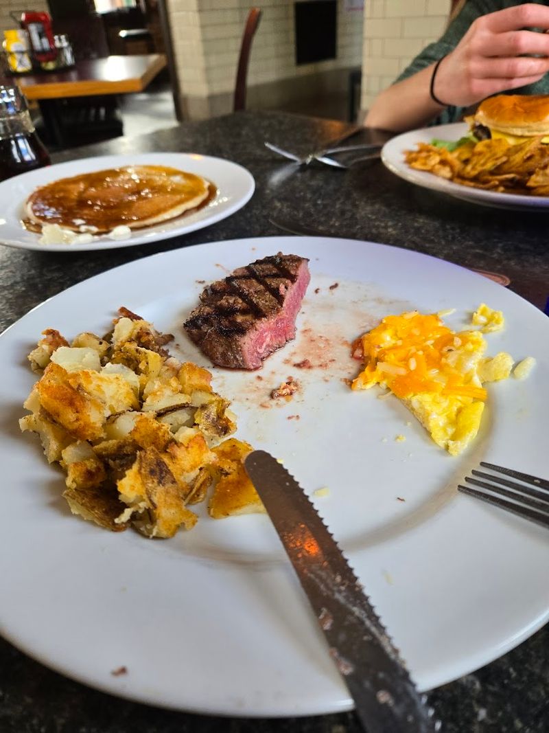 Breakfast That Earns Its Reputation Before Noon Breakfast That Earns Its Reputation Before Noon
