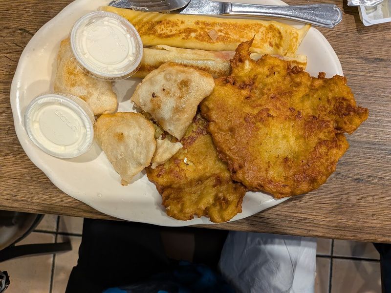 Broasted Chicken and American Classics That Hold Their Own