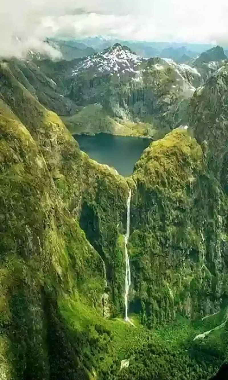 Browne Falls — New Zealand Browne Falls — New Zealand