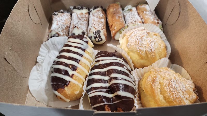Cannoli That Set the Bar High Cannoli That Set the Bar High