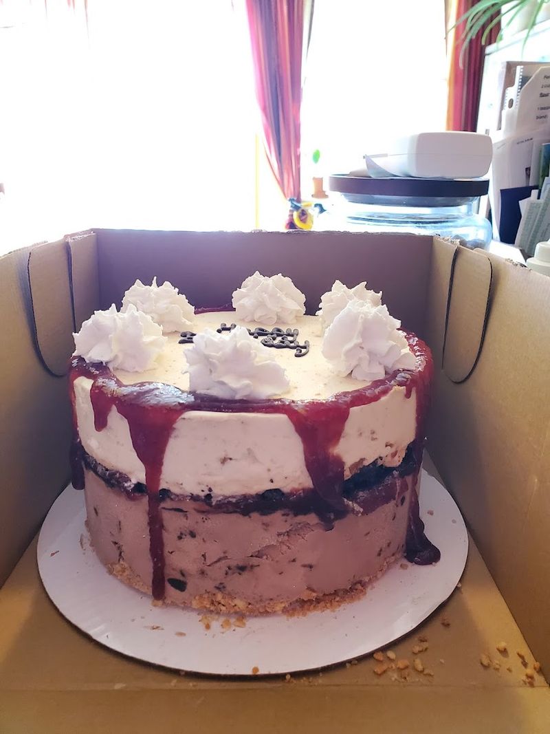 Custom Ice Cream Cakes That Go Above and Beyond Custom Ice Cream Cakes That Go Above and Beyond