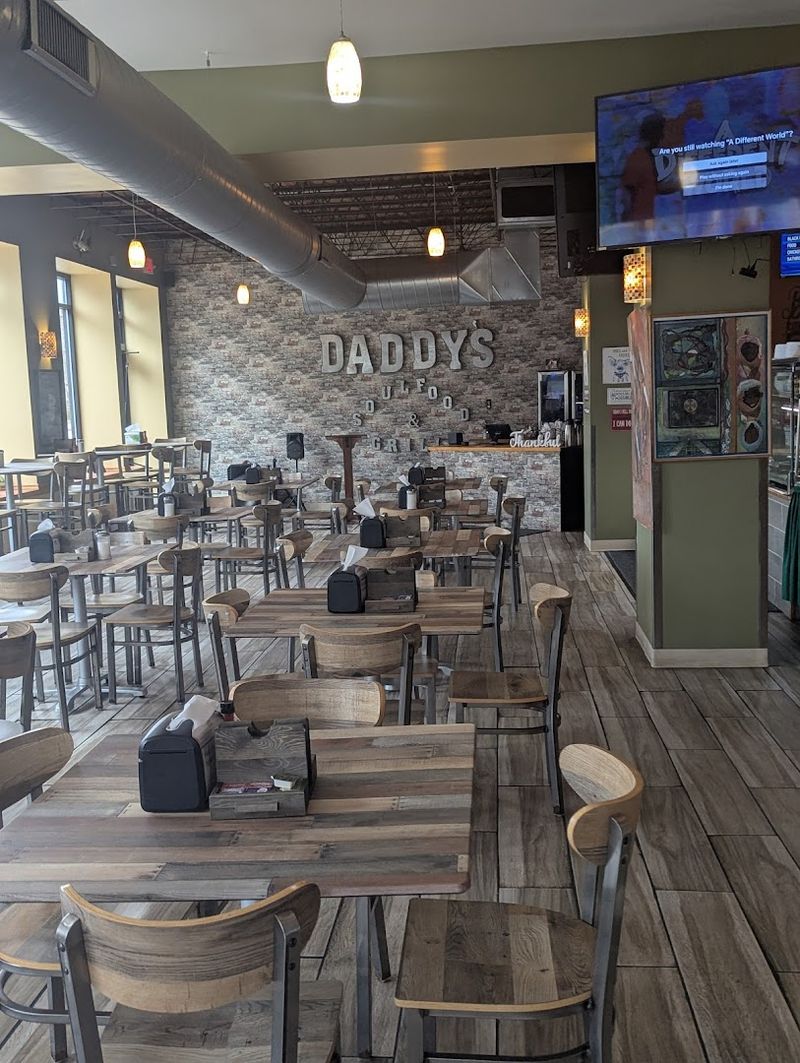 Daddy's Soul Food & Grille in Milwaukee