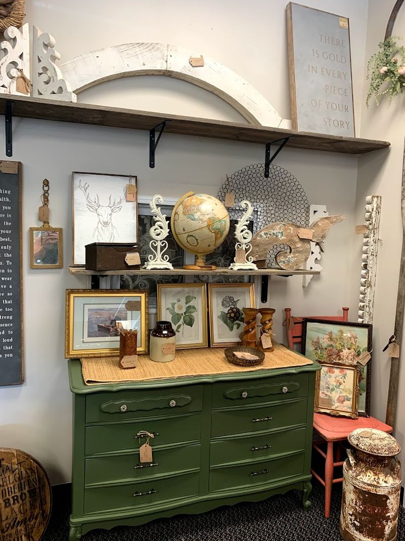 Dixie Belle Paint Products and the DIY Creative Community