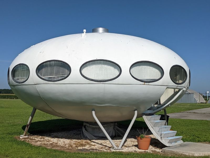 Eagle Crest Futuro House (Milton) Eagle Crest Futuro House (Milton)