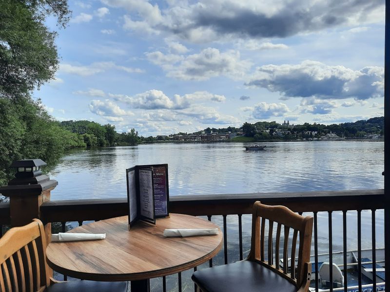 East Side Restaurant and Pub, Newport
