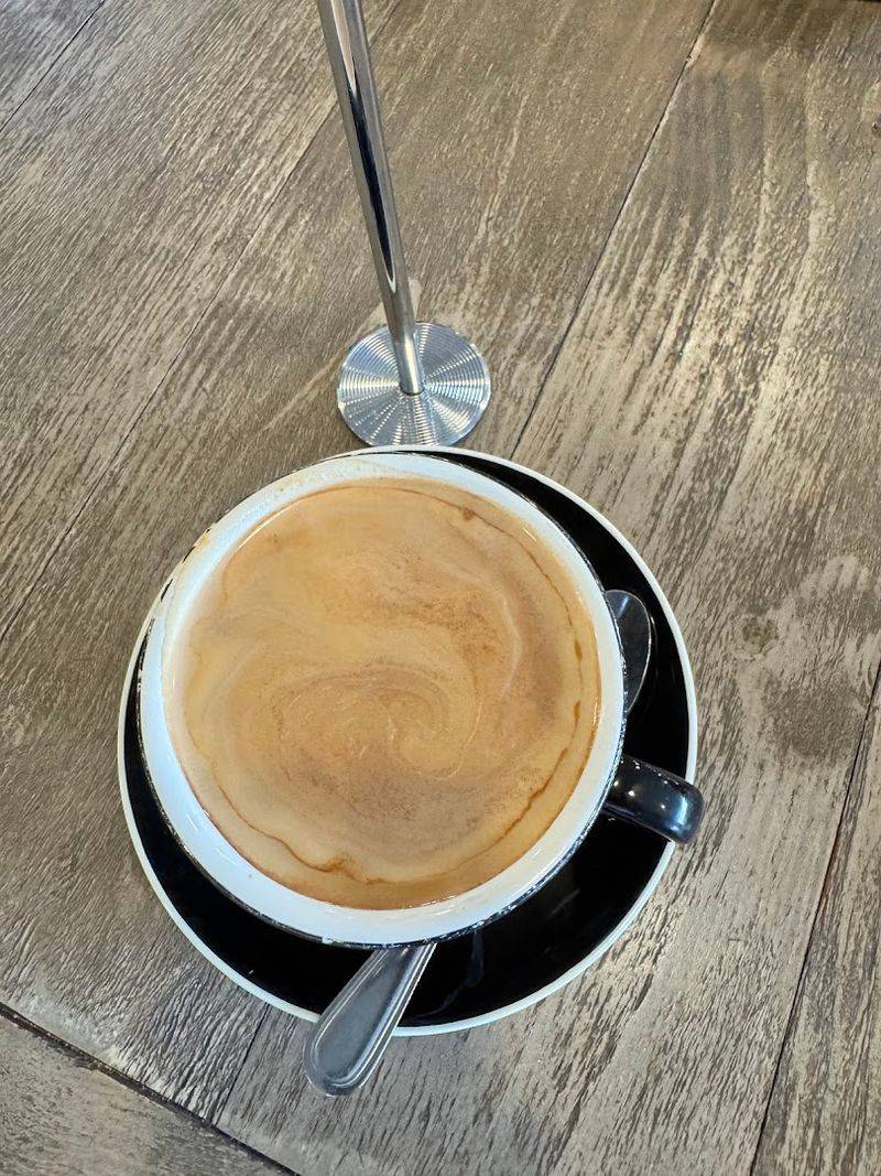 Endless Coffee and the Regulars Who Keep Coming Back Endless Coffee and the Regulars Who Keep Coming Back